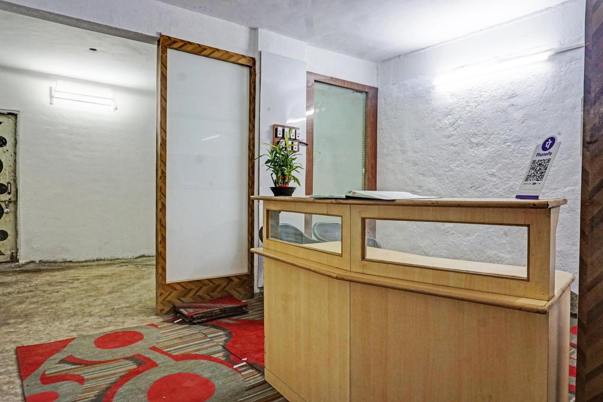 Oyo 820503 Lotus Lodge And Guest House Kharakvasla Екстер'єр фото